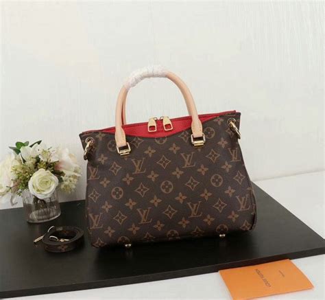 louis vuitton borsa presbyopic|louis vuitton lv collection.